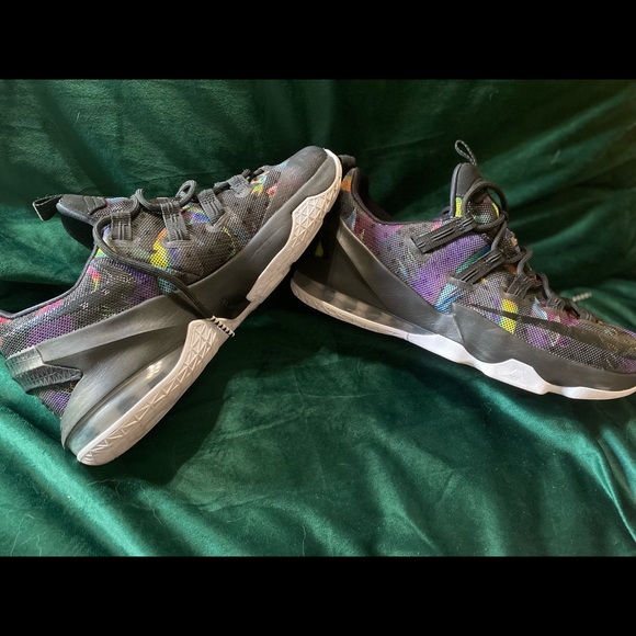 Worn maybe twice still in good condition!!! They are nice and comfortable 🤩🤩 - Picture 5 of 6